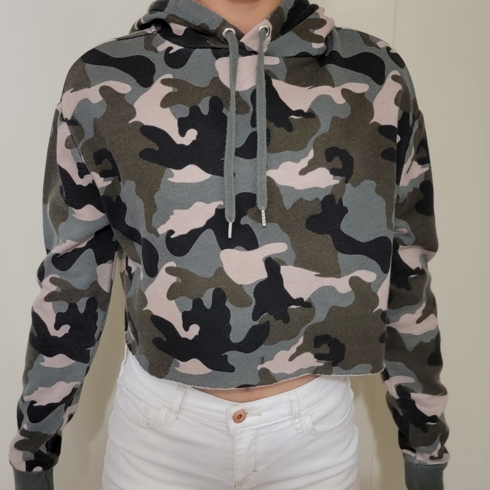 H&M cropped sweatshirt, army type design, colors green, nude, and dark green